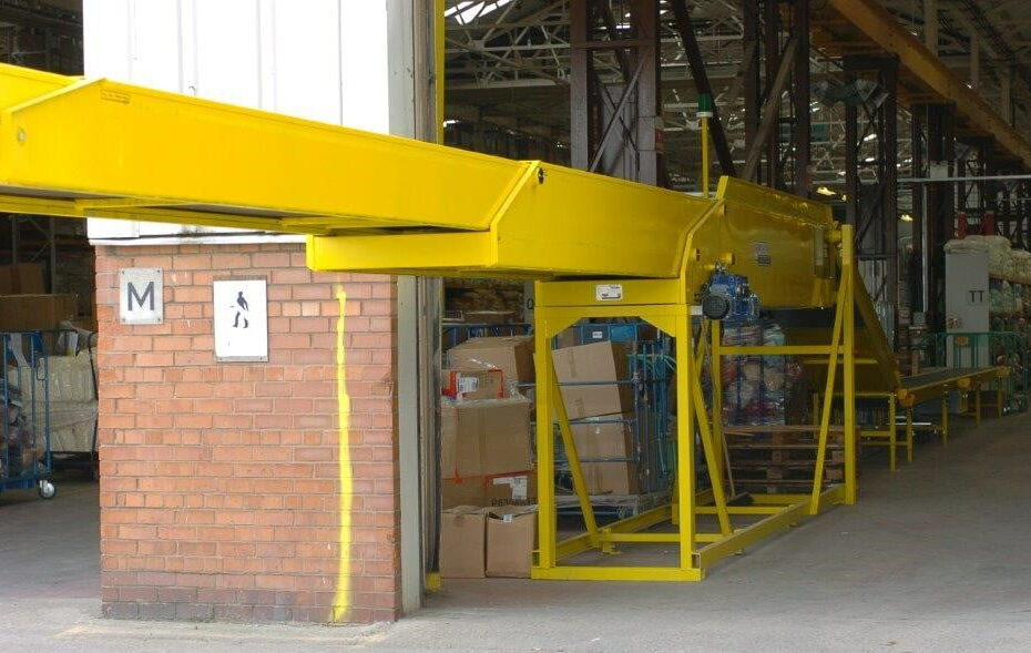 Boom-Conveyor-with-high-level-chassis